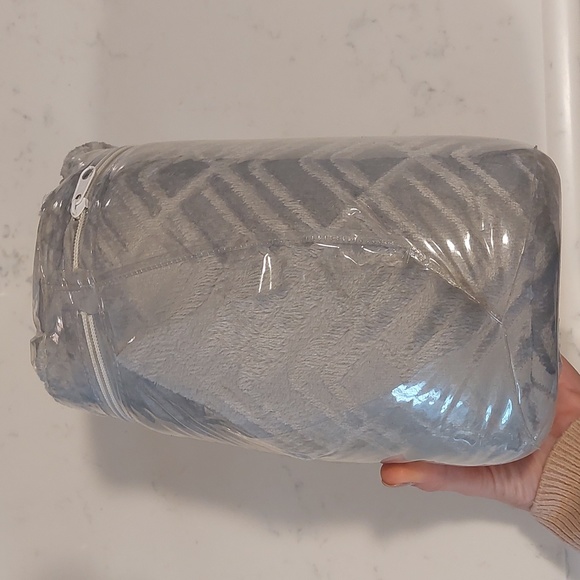 Velvet berber throw 50x60  brand new  in orginal - Picture 2 of 4